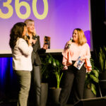 Foto de Karina, Margareth e Lilian no palco do evento dos 10 anos do Movimento.
